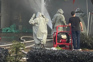 Bình Dương: Sơ tán hàng trăm người dân quanh khu vực nghi rò khí độc