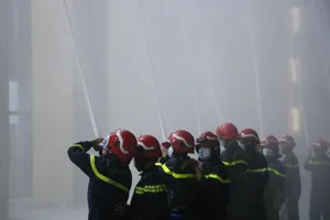 Diễn tập chữa cháy, cứu người tại Trung tâm hành chính tỉnh Bình Dương