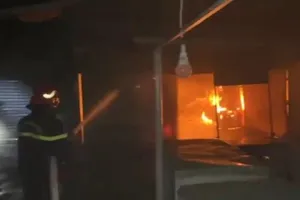 Ki ốt trong chợ ở Bình Dương cháy lúc rạng sáng mùng 3 Tết