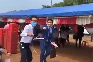 Xử phạt công ty chốt cọc đất kiểu 'sàn diễn lô tô' 100 triệu đồng 