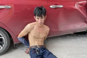 CSGT Bình Dương truy bắt kẻ trộm tẩu thoát bằng ô tô