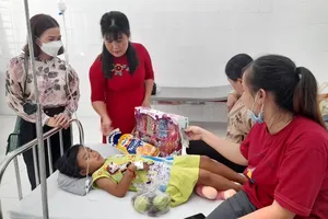 Chủ tịch Bình Phước yêu cầu xử lý nghiêm vụ cha dượng cùng mẹ ruột bạo hành con