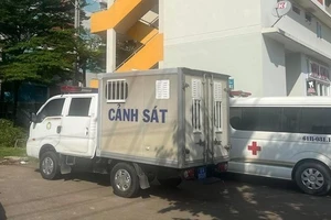 Bình Dương: 1 huấn luyện viên tennis rơi từ lầu cao xuống đất tử vong