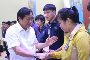 Bình Dương: Cán bộ làm cả thứ 7, chủ nhật để chi trả hỗ trợ tiền thuê nhà cho người lao động