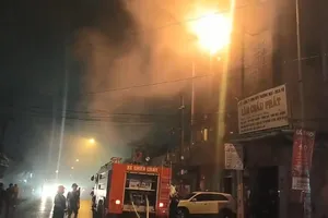 Bình Dương: Cháy quán karaoke, nhiều người liều mình nhảy lầu để thoát thân