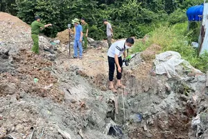 1 cơ sở ở Bình Dương chôn hàng ngàn tấn chất thải trong xưởng sản xuất