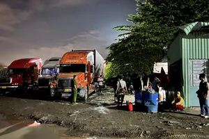 Bình Dương: Hàng chục con bạc trốn trong thùng container để xóc đĩa