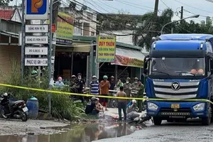 Bình Dương: Bé gái lớp 2 chết thương tâm trên đoạn đường đầy ổ gà
