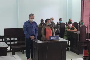 Bé gái bị chính mẹ ruột mình và cha dượng hành hạ, gây thương tích