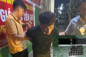 Bình Dương: Bắt nhóm buôn ma túy, phát hiện súng, đạn trong phòng trọ 