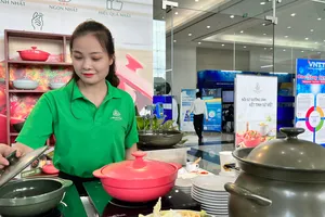Ấn tượng hàng trăm gian hàng tại triển lãm ngày hội Techfest VietNam 
