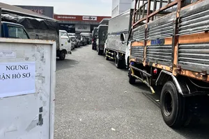 Các Trung tâm đăng kiểm tại Bình Dương quá tải, xe xếp hàng chờ