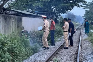 Nam thanh niên bị tàu hỏa tông tử vong ở Bình Dương