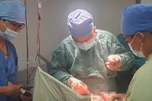 Phẫu thuật cứu bệnh nhân bị đâm thủng tim 