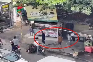 Sau va chạm giao thông, 2 nhóm hỗn chiến làm 2 người thương vong