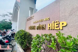 Bình Dương: Bé gái lớp 5 rơi lầu ở trường tử vong