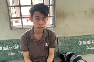 CSGT truy đuổi hàng chục km bắt kẻ cướp giật 