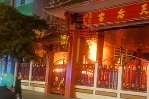 Cháy bên trong Miếu bà Thiên hậu ở Bình Dương