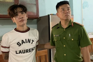 Bình Dương: Vợ chồng bán ma túy bên trong tiệm gà vịt