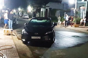 Xe Camry phát nổ và cháy dữ dội, tài xế tử vong 