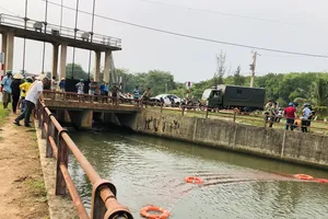 Bình Dương: Nam thanh niên nhảy cầu tự tử vì cãi nhau với bạn gái