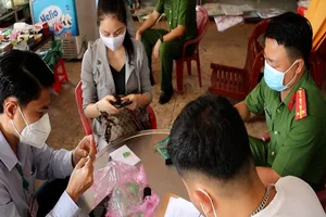 Dừng hoạt động tiệm tạp hóa liên quan đến 8 học sinh nghi bị ngộ độc