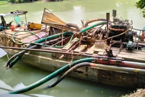 Bình Dương: Gặp công an, nhóm người hút cát lậu nhảy xuống sông