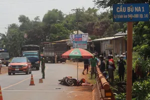 Bình Phước: 2 vợ chồng gặp nạn thương tâm dưới gầm xe tải