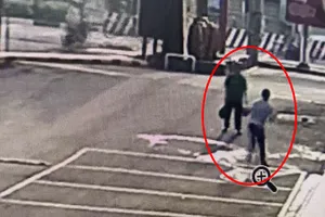 Bình Dương: 1 phụ nữ bị tạt xăng đốt, rạch mặt