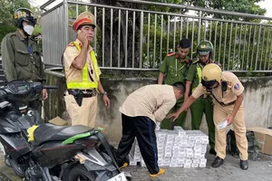 Bình Dương: Tổ 171 truy bắt người vận chuyển hàng cấm