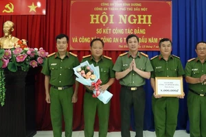 Thưởng nóng lực lượng truy bắt kẻ tạt xăng đốt người tình ở Bình Dương