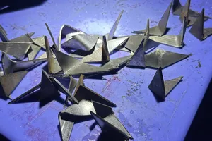 Bình Dương: Bị công an truy đuổi, những người trên ô tô rải đinh xuống đường 