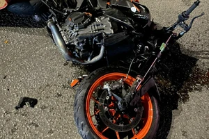 Nam thanh niên chạy Mô tô phân khối lớn tông vào xe container tử vong