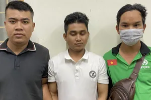 Bình Dương: Người bị truy nã đang đi nhậu thì bị bắt