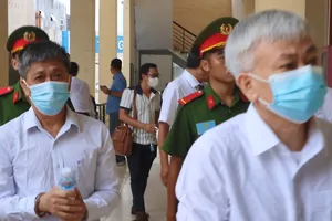 Cựu giám đốc Sở LĐ-TB&XH Bình Dương cùng 16 bị cáo hầu tòa