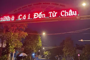 Bình Dương: Cổng chào của xã An Sơn xuất hiện dòng chữ lạ
