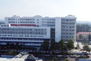 Bình Phước: Nam thanh niên rơi từ lầu cao tại bệnh viện xuống sân tử vong