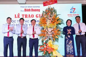 Báo Bình Dương trao gần 50 giải trong cuộc thi ‘Tôi yêu Bình Dương’