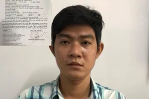 Bị nhắc vì nẹt pô xe máy gây ồn, dùng dao tấn công rồi bỏ trốn