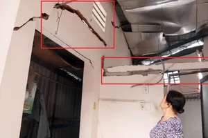 Hàng chục hộ dân ở Bình Dương lo sập nhà vì thi công công trình chống ngập