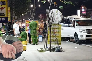 CSGT Bình Dương phát hiện 1 ô tô chở nam thanh niên bị trói hai tay