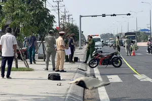 Bình Dương: Truy tìm chiếc xe tải tông chết người đàn ông trên vỉa hè