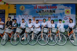 Hàng trăm doanh nhân xây cầu, xây nhà cho người dân ở Cà Mau