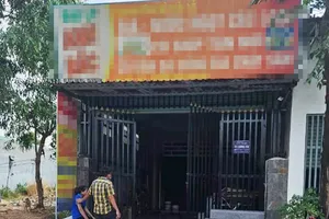 Bình Dương: Ghen tuông, chồng đánh ngất vợ rồi đổ xăng đốt