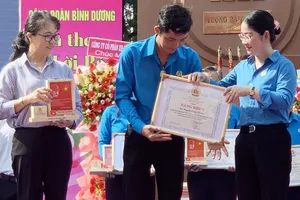 Bình Dương: Nhiều tập thể, cá nhân được biểu dương trong ngày sinh nhật Bác Hồ