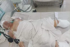 Thương tâm: Người đàn ông đang làm việc thì bị máy trộn bột cuốn vào 