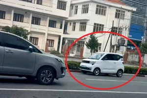 Người phụ nữ lái ô tô đi ngược chiều trên quốc lộ 13 bị công an mời làm việc