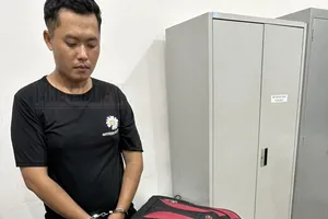 Lập nhóm ‘chiêu mộ’ đồng phạm, mua ‘hàng nóng’ đi cướp ngân hàng