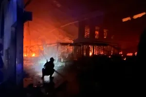 Khống chế được vụ cháy lớn tại một công ty ở Bình Dương