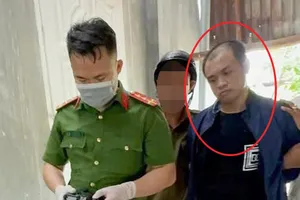 Bình Phước: Nam thanh niên chĩa súng về hướng công an bóp cò